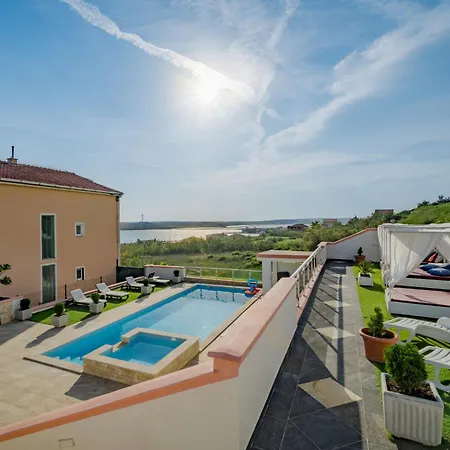 Melandura-7 By Interhome * Dinjiška