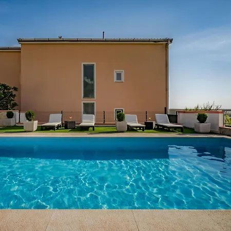 Melandura-7 By Interhome