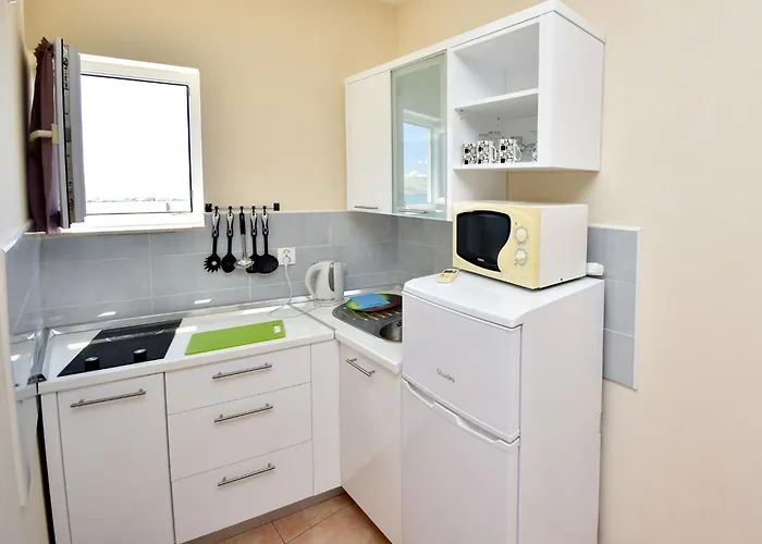 Melandura-7 By Interhome Dinjiška